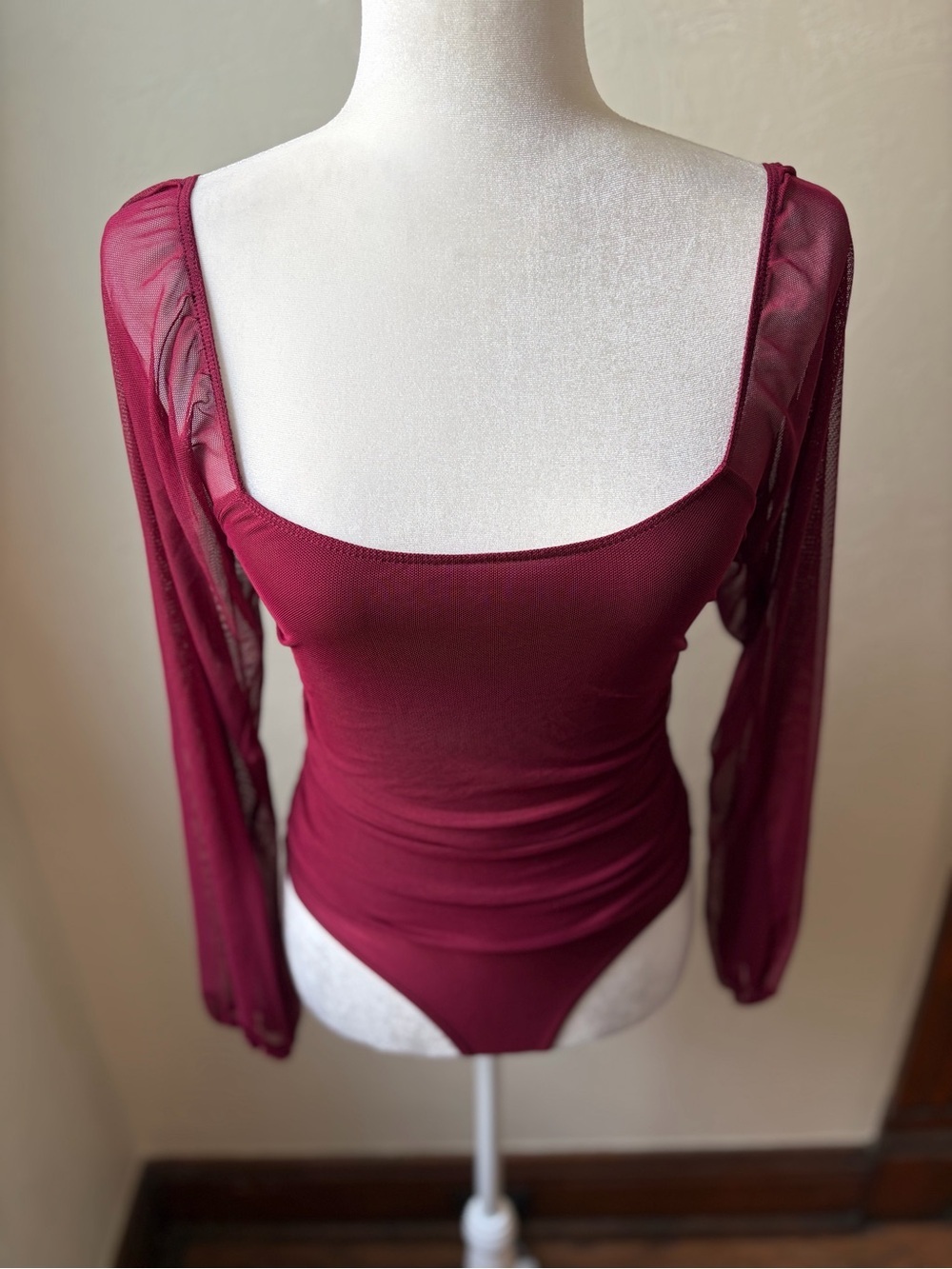 Windsor Burgundy Sheer Mesh Sleeve Ruched Bodysuit Medium - Picture 6 of 11